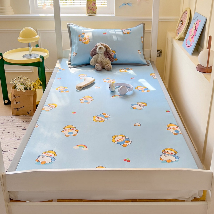 91家纺网 家纺一手货源 找家纺 富馨莱 2025新款学生平铺款冰藤印花凉席A类抗菌冰丝席支持定制尺寸 开心鸭