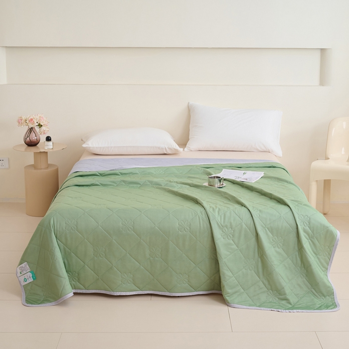 91家纺网 家纺一手货源 找家纺 畅销被业 2025新款A类凉感丝纯色压花夏被系列直播外贸跨境 果绿