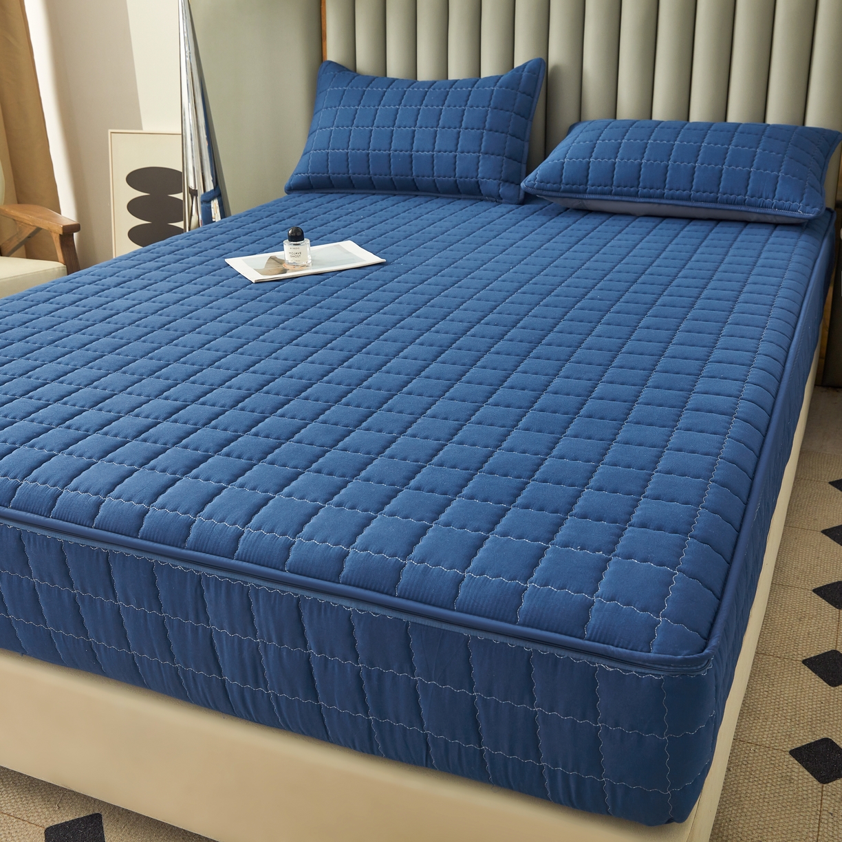 91家纺网 家纺一手货源 找家纺 欧邦 2025新款可拆卸六面全包夹棉床笠 五面夹棉-魅宝蓝