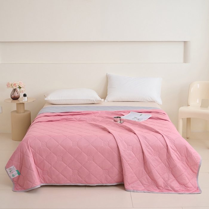 91家纺网 家纺一手货源 找家纺 畅销被业 2025新款A类凉感丝纯色压花夏被系列直播外贸跨境 豆沙