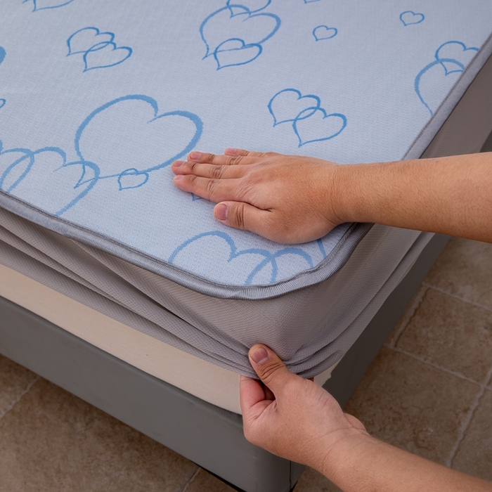 91家纺网 家纺一手货源 找家纺 凌云家纺  2025新款提花凉感冰丝席床笠款三明治凉席三件套 心海-蓝