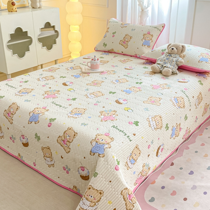 91家纺网 家纺一手货源 找家纺 顺顺家纺 2025新款全棉卡通夹棉床盖 小熊莫尼