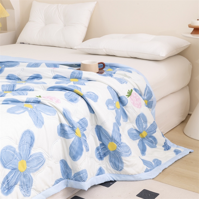 91家纺网 家纺一手货源 找家纺 席万佳 2025新款直播热款印花夏凉被空调被被子被芯水洗棉夏被 蓝色花朵