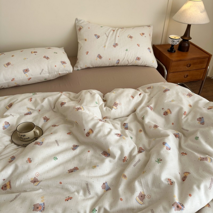 91家纺网 家纺一手货源 找家纺 曲之慕2025新款A类母婴级有氧全棉纯棉双层纱印花四件套 甜点小熊-米