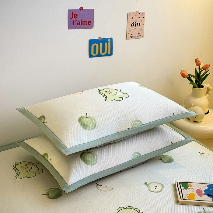 91家纺网 家纺一手货源 找家纺 全季家居 2025新款全季家居A类小清新数码印花枕套 苹果恐龙