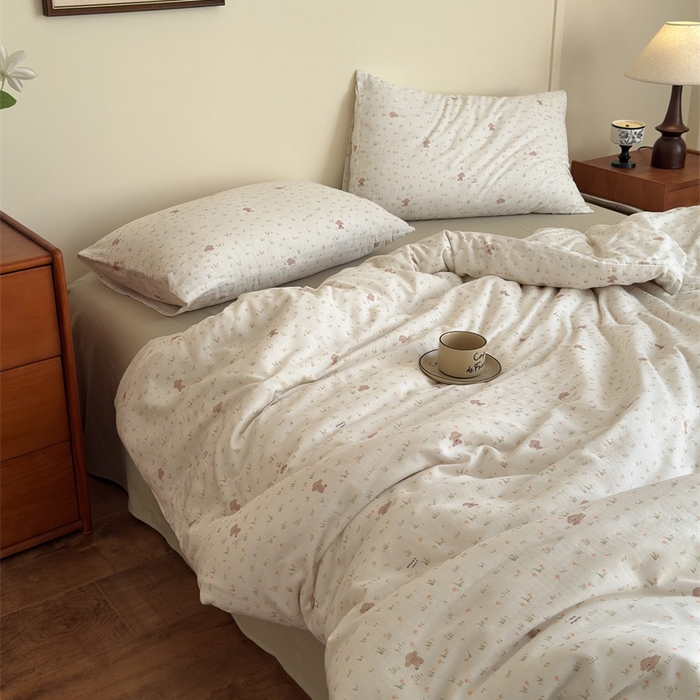 91家纺网 家纺一手货源 找家纺 曲之慕2025新款A类母婴级有氧全棉纯棉双层纱印花四件套 田园小熊-黄