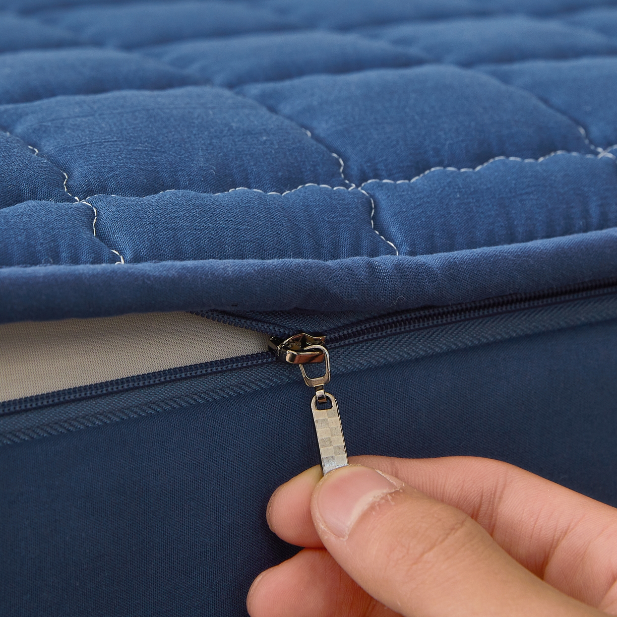 91家纺网 家纺一手货源 找家纺 欧邦 2025新款可拆卸六面全包夹棉床笠 单面夹棉-魅宝蓝