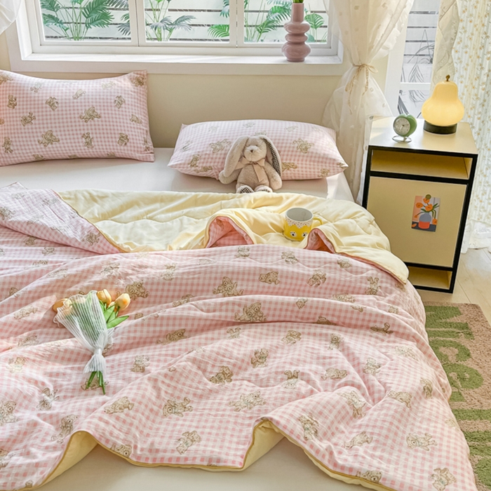 91家纺网 家纺一手货源 找家纺 贝扬思家纺 2025新款水洗皱皱纱系列夏被-系列二 关于小熊