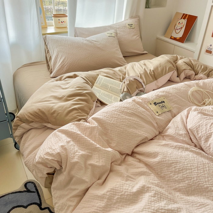 91家纺网 家纺一手货源 找家纺 桃心家居 2025新款A类韩系亲肤软糯甜格泡泡水洗棉撞色奶呼呼织标蝴蝶少女四件套 泡泡水洗棉-甜格奶咖