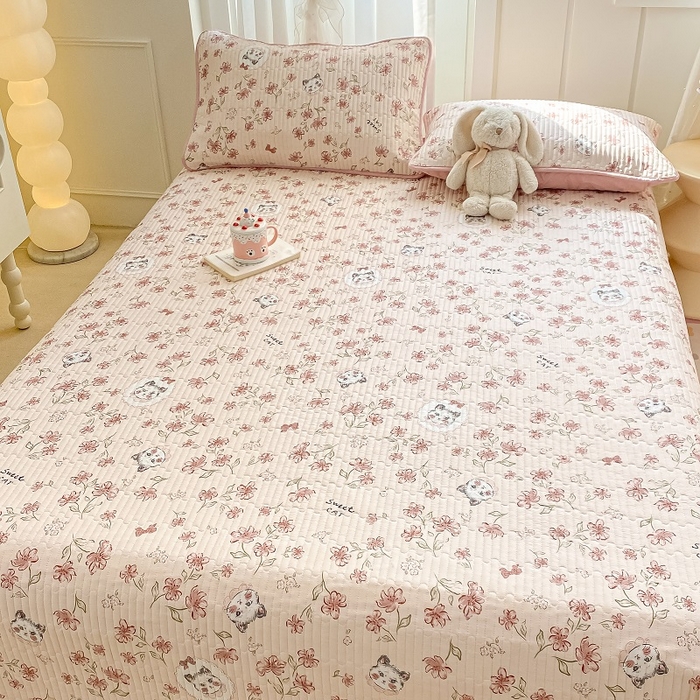 91家纺网 家纺一手货源 找家纺 顺顺家纺 2025新款全棉卡通夹棉床盖 花枝夜梦