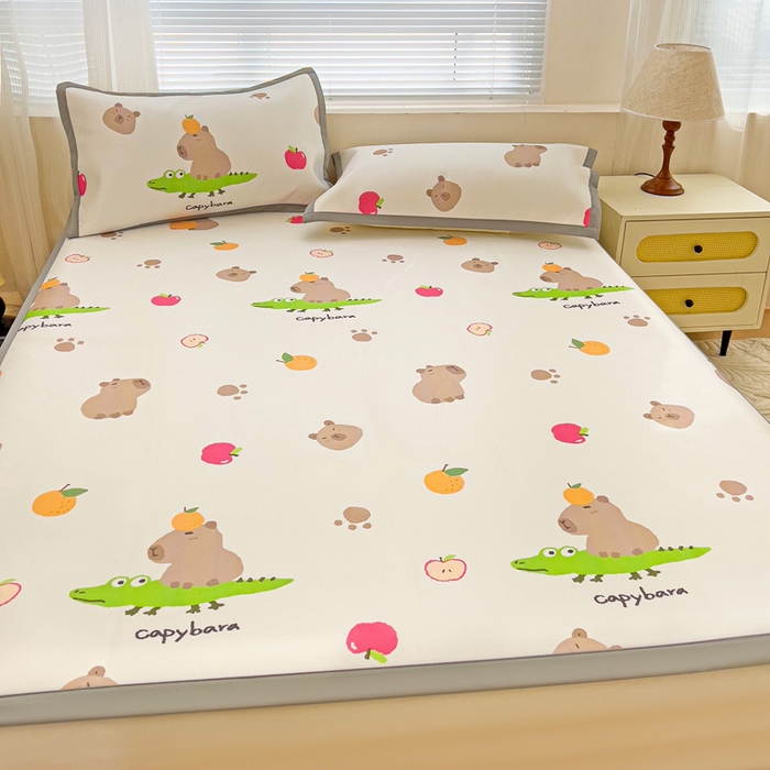 91家纺网 家纺一手货源 找家纺 富馨莱 2025新款平铺款冰藤印花凉席A类抗菌冰丝席支持定制尺寸 卡皮熊