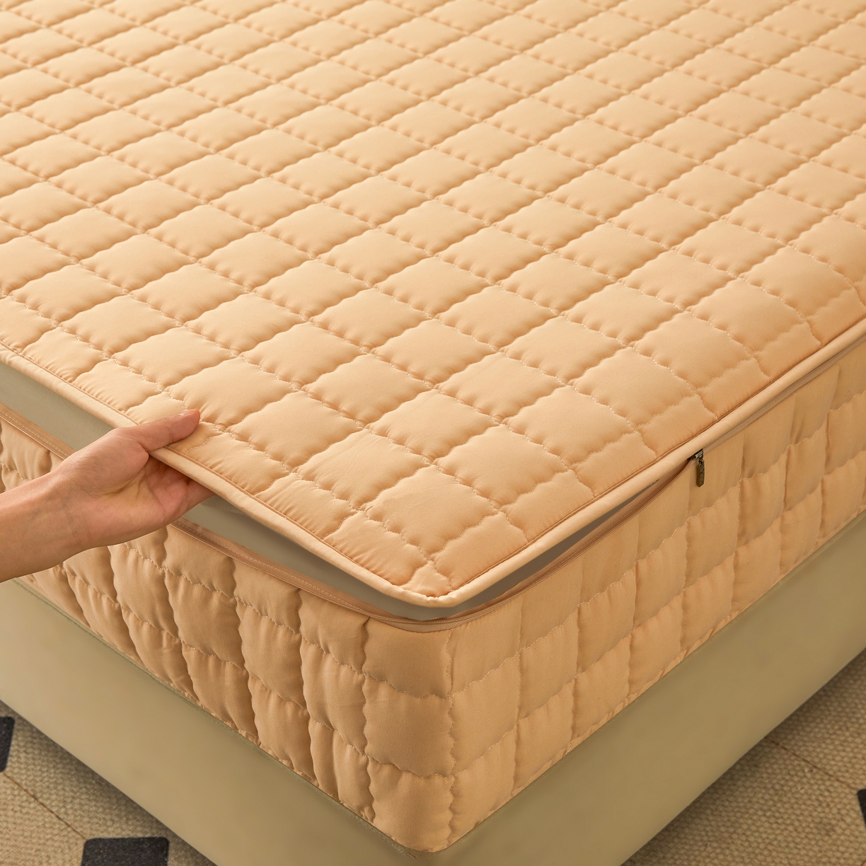 91家纺网 家纺一手货源 找家纺 欧邦 2025新款可拆卸六面全包夹棉床笠 五面夹棉-羊驼色