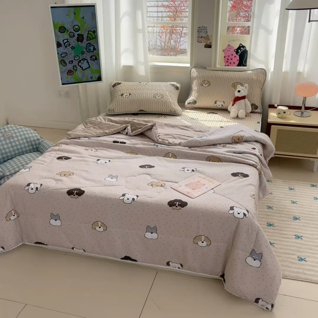 91家纺网 家纺一手货源 找家纺 慕尚家纺  2025春夏新款乳胶凉席水洗棉夏被夏凉被空调被三件套四件套 巴克狗