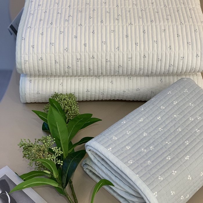 91家纺网 家纺一手货源 找家纺 汇庭 2025新款全棉床盖三件套-实拍 小小樱桃蓝