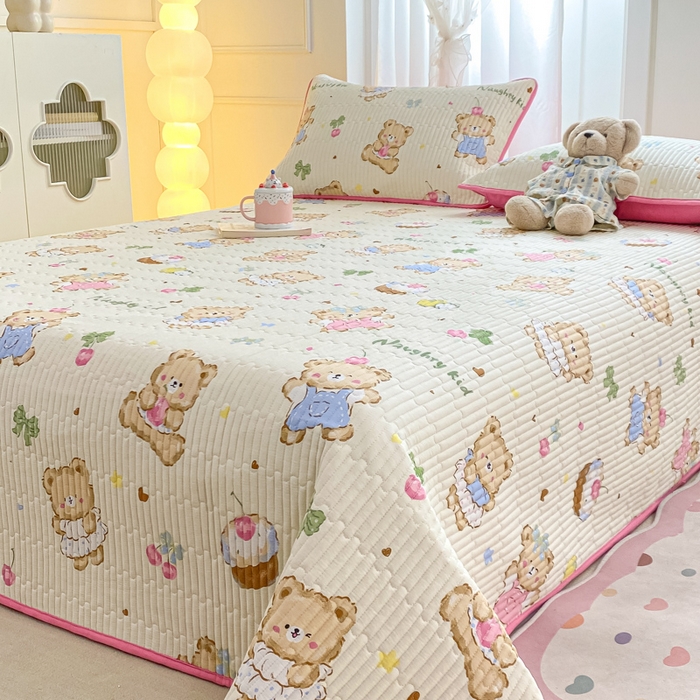 91家纺网 家纺一手货源 找家纺 顺顺家纺 2025新款全棉卡通夹棉床盖 小熊莫尼