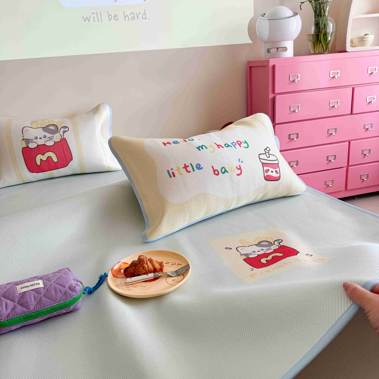 91家纺网 家纺一手货源 找家纺 美乐迪家纺 2025新款数码印花养生冰藤凉席 薯条猫咪