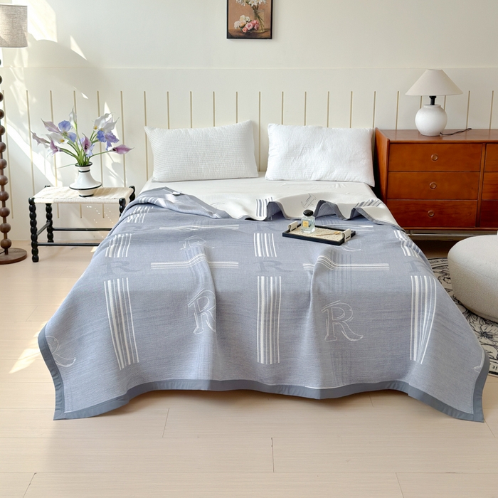 91家纺网 家纺一手货源 找家纺 2025新款A类纯棉针织三层纱提花多功能毯 蓝色-至简