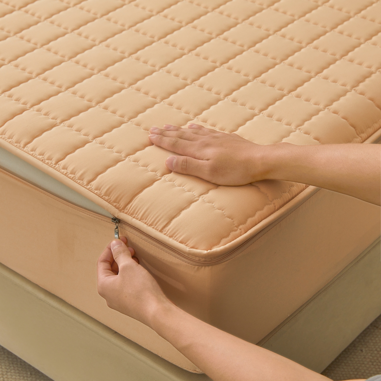 91家纺网 家纺一手货源 找家纺 欧邦 2025新款可拆卸六面全包夹棉床笠 单面夹棉-羊驼色