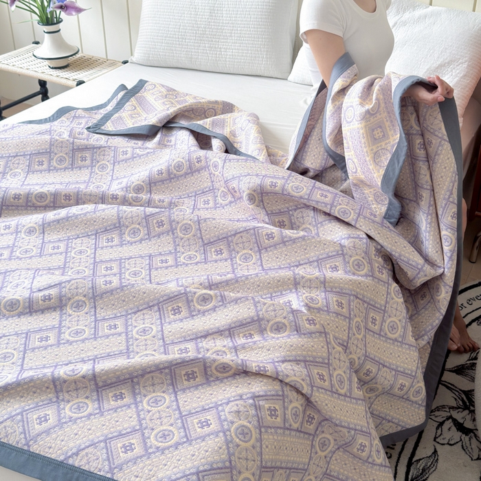 91家纺网 家纺一手货源 找家纺 2025新款A类纯棉针织三层纱提花多功能毯 紫色-千寻