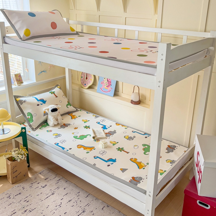 91家纺网 家纺一手货源 找家纺 富馨莱 2025新款学生平铺款冰藤印花凉席A类抗菌冰丝席支持定制尺寸 恐龙纪元