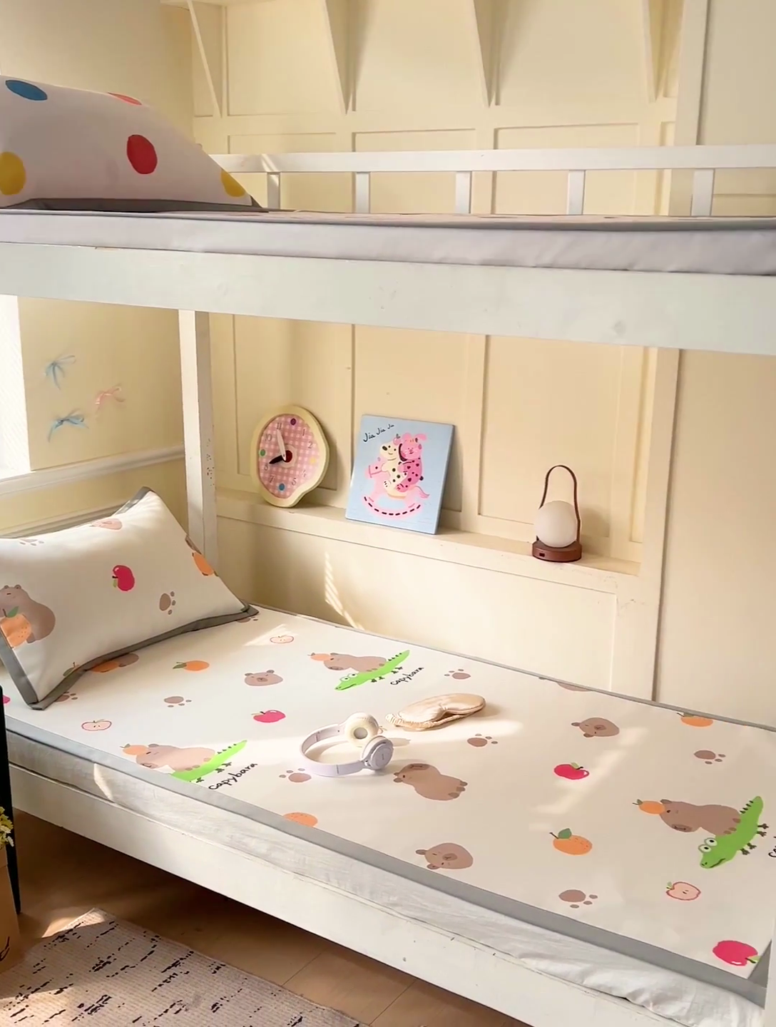 91家纺网 家纺一手货源 找家纺 富馨莱 2025新款学生平铺款冰藤印花凉席A类抗菌冰丝席支持定制尺寸 卡皮熊