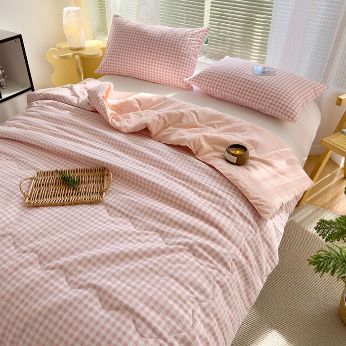 91家纺网 家纺一手货源 找家纺 2025新款无印风夏被 粉小格