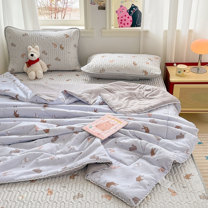 91家纺网 家纺一手货源 找家纺 慕尚家纺  2025春夏新款乳胶凉席水洗棉夏被夏凉被空调被三件套四件套 中国白兔