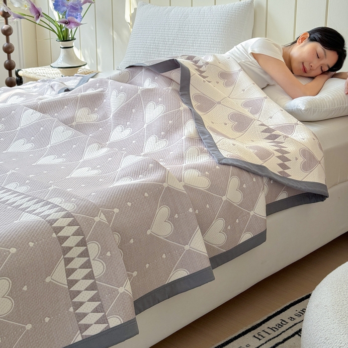 91家纺网 家纺一手货源 找家纺 2025新款A类纯棉针织三层纱提花多功能毯 蓝色-相思