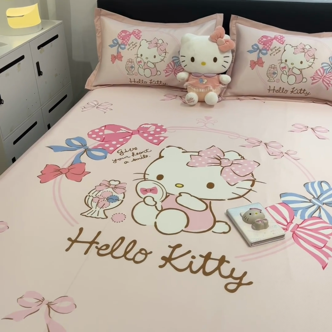 91家纺网 家纺一手货源 找家纺 2025新款正版授权A类大版数码印花三丽鸥可机洗1200D冰丝凉席席子凉席可组合针织棉夏被四件套-平铺款 平铺款-美美KT