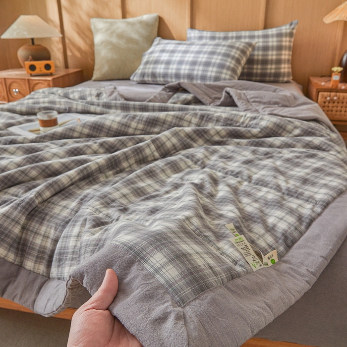 91家纺网 家纺一手货源 找家纺 伊人坊 2025新款A类无印风水洗棉新疆棉花夏被 简易生活