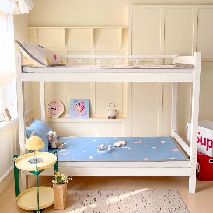 91家纺网 家纺一手货源 找家纺 富馨莱 2025新款学生平铺款冰藤印花凉席A类抗菌冰丝席支持定制尺寸 星空