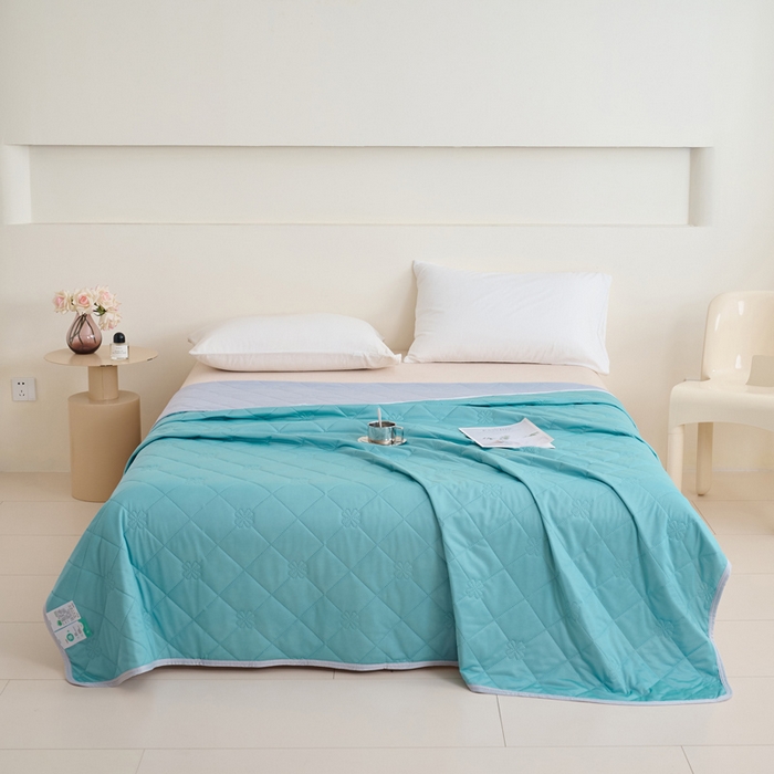 91家纺网 家纺一手货源 找家纺 畅销被业 2025新款A类凉感丝纯色压花夏被系列直播外贸跨境 墨绿