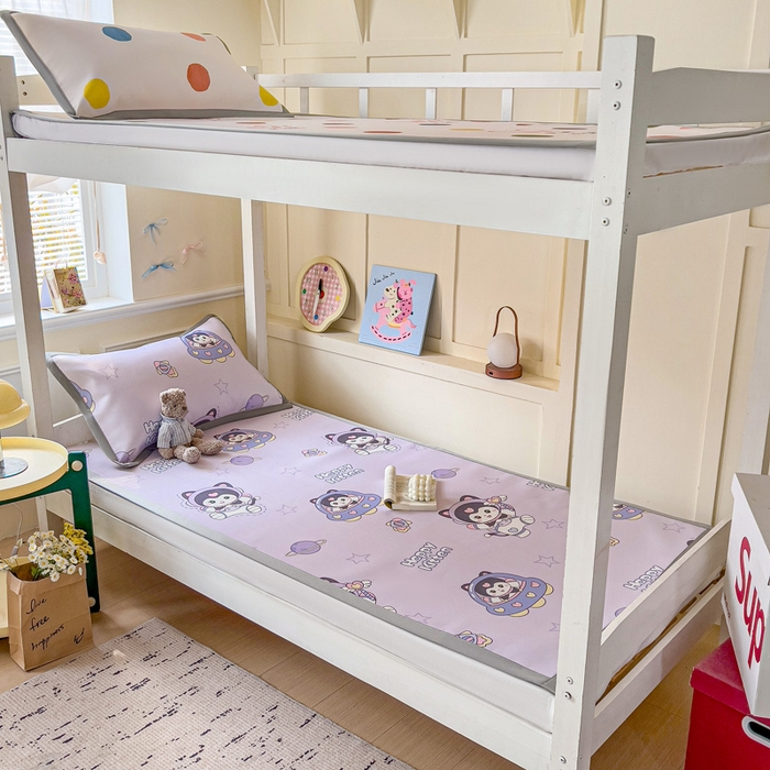 91家纺网 家纺一手货源 找家纺 富馨莱 2025新款学生平铺款冰藤印花凉席A类抗菌冰丝席支持定制尺寸 淘气喵