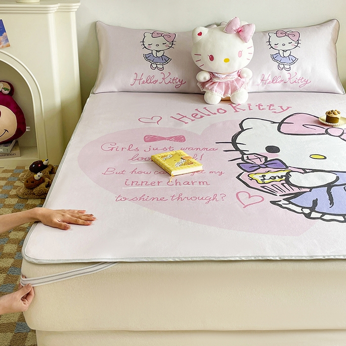 91家纺网 家纺一手货源 找家纺 米帛家纺 2025新款 A类大版三丽鸥冰藤席-床席款 香水凯蒂猫