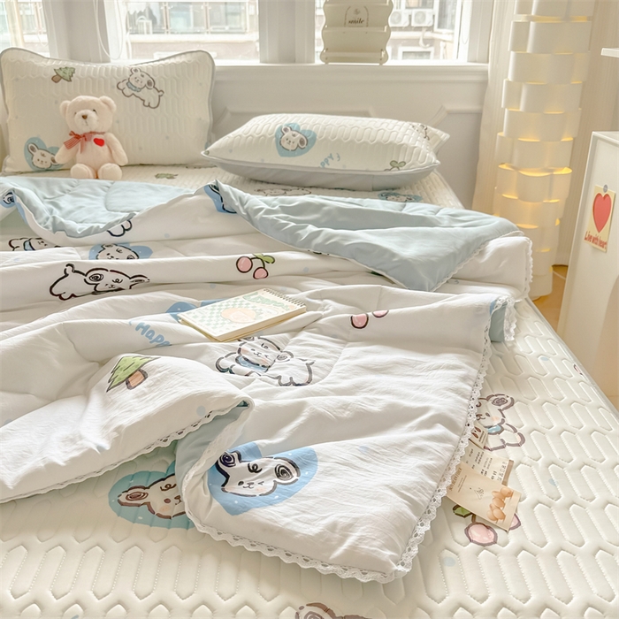 91家纺网 家纺一手货源 找家纺 慕尚家纺  2025春夏新款乳胶凉席水洗棉夏被夏凉被空调被三件套四件套 淘气狗