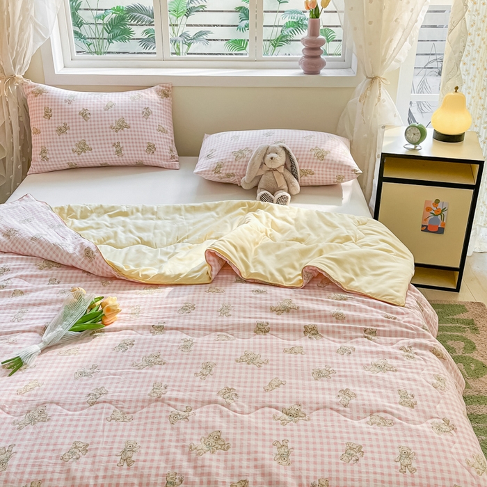 91家纺网 家纺一手货源 找家纺 贝扬思家纺 2025新款水洗皱皱纱系列夏被-系列二 关于小熊