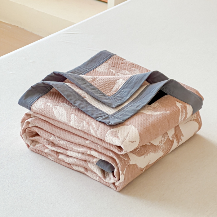 91家纺网 家纺一手货源 找家纺 2025新款A类纯棉针织三层纱提花多功能毯 粉色-玫瑰