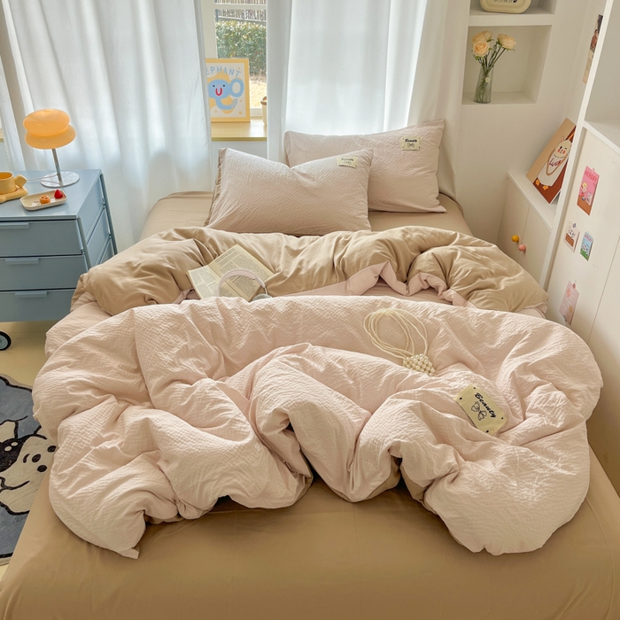 91家纺网 家纺一手货源 找家纺 桃心家居 2025新款A类韩系亲肤软糯甜格泡泡水洗棉撞色奶呼呼织标蝴蝶少女四件套 泡泡水洗棉-甜格奶咖