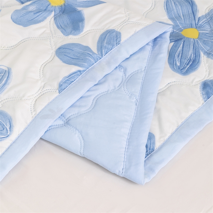 91家纺网 家纺一手货源 找家纺 席万佳 2025新款直播热款印花夏凉被空调被被子被芯水洗棉夏被 蓝色花朵