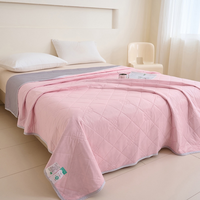 91家纺网 家纺一手货源 找家纺 畅销被业 2025新款A类凉感丝纯色压花夏被系列直播外贸跨境 浅粉