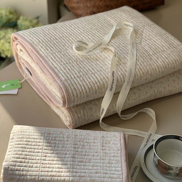 91家纺网 家纺一手货源 找家纺 汇庭 2025新款蔓莎床盖三件套系列-实拍 粉可利