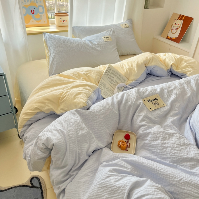 91家纺网 家纺一手货源 找家纺 桃心家居 2025新款A类韩系亲肤软糯甜格泡泡水洗棉撞色奶呼呼织标蝴蝶少女四件套 泡泡水洗棉-A甜格蓝黄