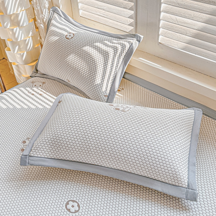 91家纺网 家纺一手货源 找家纺 2025新款凉感冰豆豆凉席-暴力熊系列 暴力熊-卡其