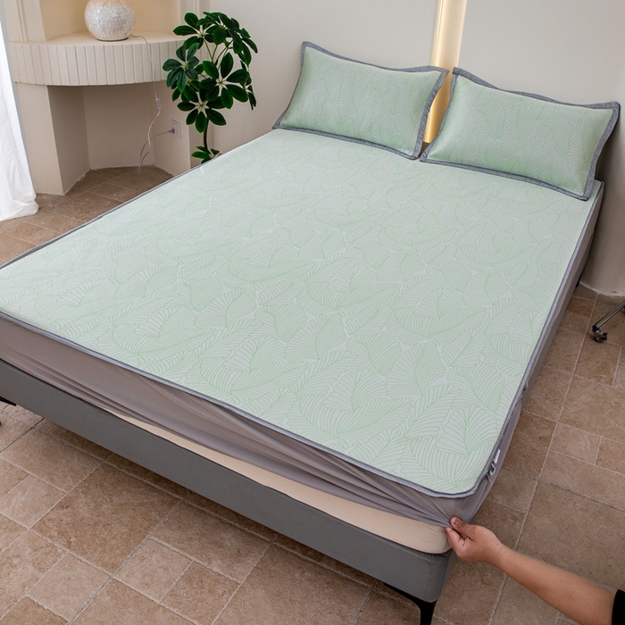 91家纺网 家纺一手货源 找家纺 凌云家纺  2025新款提花凉感冰丝席床笠款三明治凉席三件套 春韵-绿