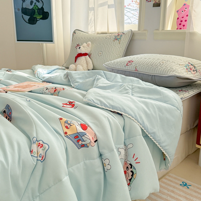 91家纺网 家纺一手货源 找家纺 慕尚家纺  2025春夏新款乳胶凉席水洗棉夏被夏凉被空调被三件套四件套 蜡笔小新