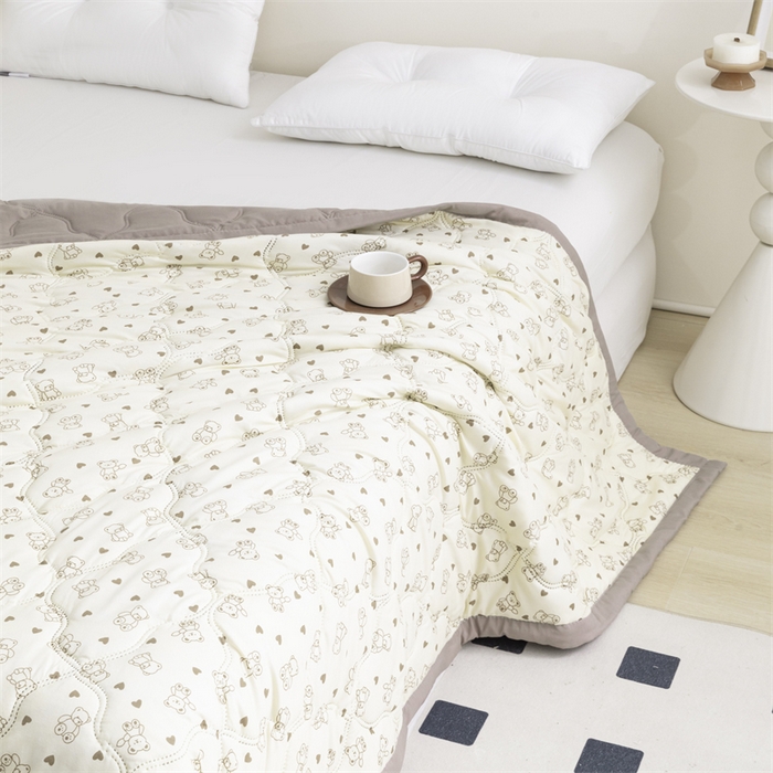 91家纺网 家纺一手货源 找家纺 席万佳 2025新款直播热款印花夏凉被空调被被子被芯水洗棉夏被 比熊院长