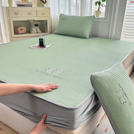 2025年新款乙纶华夫格刺绣熊猫漫野冰豆豆系列 果绿-床笠款