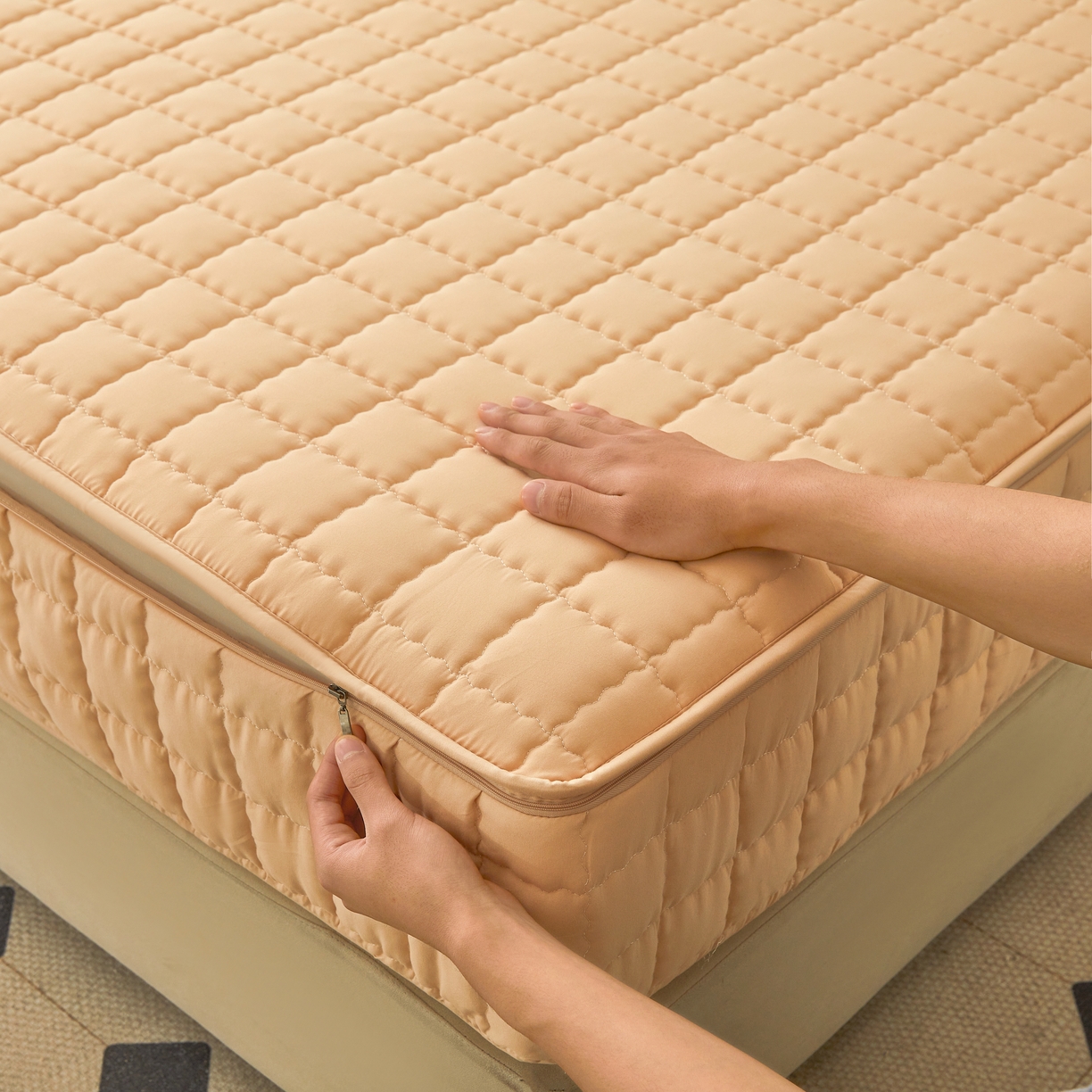 91家纺网 家纺一手货源 找家纺 欧邦 2025新款可拆卸六面全包夹棉床笠 五面夹棉-羊驼色