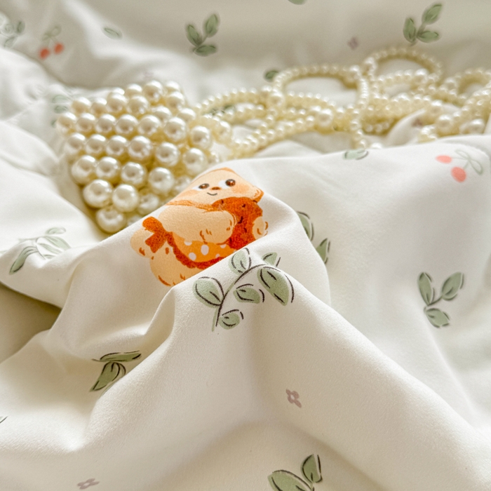 91家纺网 家纺一手货源 找家纺 慕尚家纺 2025新款水洗棉花边工艺羽丝棉卡通系列夏被 邻家小熊