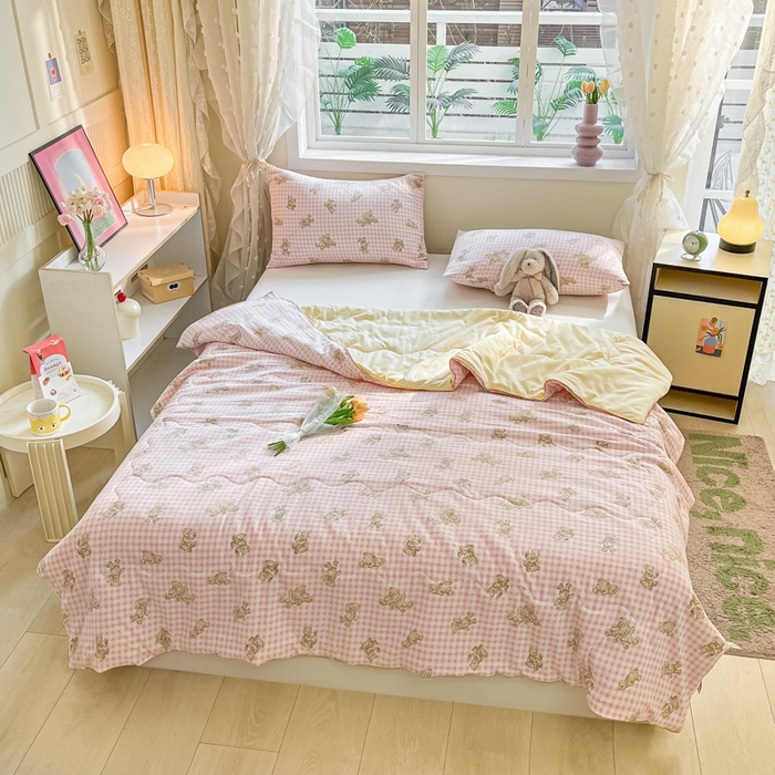 91家纺网 家纺一手货源 找家纺 贝扬思家纺 2025新款水洗皱皱纱系列夏被-系列二 关于小熊